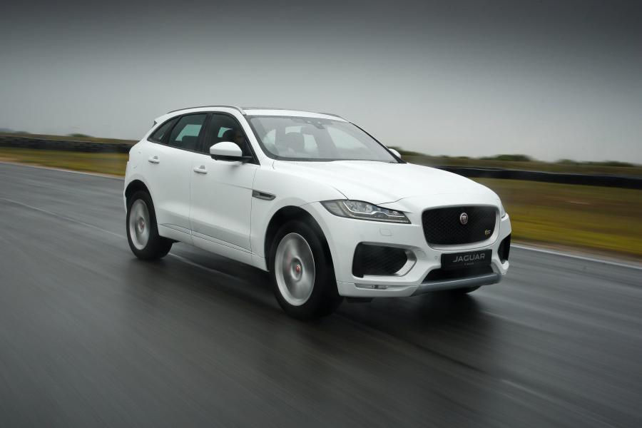  Jaguar F-Pace S 30d AWD 2016 года  (ZA) (фото 2 из 27)